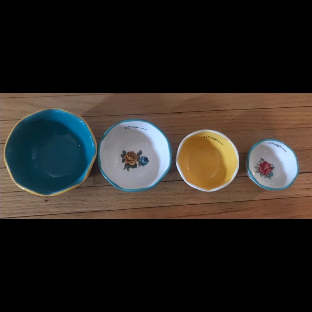 Measuring cups - Picture 2 of 2